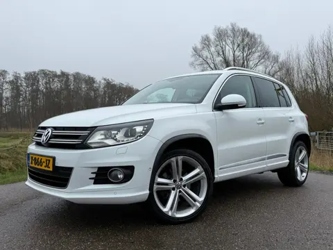 Volkswagen Tiguan 2.0 TSI R-Line 4Motion Automaat | Panoramadak | 19" Velgen | Velours | Navi | Clim