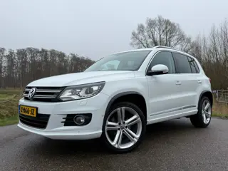 Volkswagen Tiguan 2.0 TSI R-Line 4Motion Automaat | Panoramadak | 19" Velgen | Velours | Navi | Clim