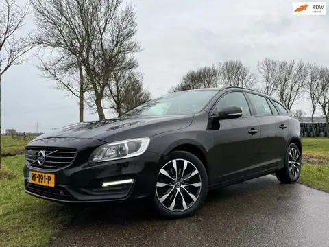 Volvo V60 2.0 D4 Summum Automaat | Leder | BLIS | Navi | Stoelverwarming | Trekhaak | 17" Velgen | C