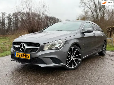Mercedes-Benz CLA-klasse Shooting Brake 180 Ambition Automaat / Leder-Stof / Navi / Clima / 18" Velg