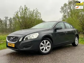 Volvo S60 1.6 T4 Kinetic Automaat / 2e Eigenaar / Navigatie / Clima / Trekhaak / Goed Onderhouden / 