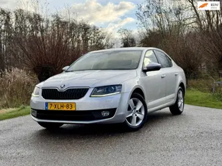 Skoda Octavia 1.2 TSI Greentech Elegance Businessline 5DRS NAVI KEYLES ECC STOELVERWARMING NAP GOED 