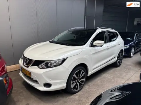 Nissan Qashqai 1.6 Tekna stoelverw leder trekhaak panorama dak