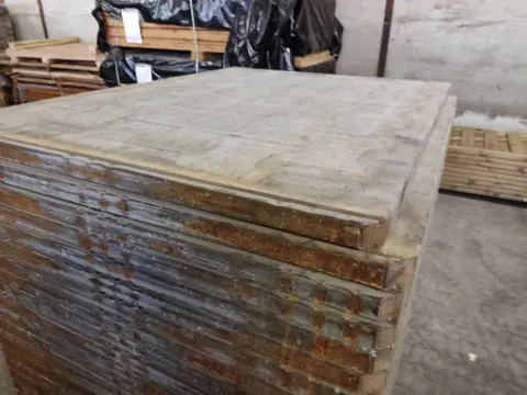 steenschotten gebruikt grenen nog 95mx1.40m dik 5cm ongeveer