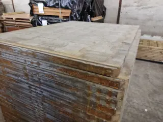 steenschotten gebruikt grenen nog 95mx1.40m dik 5cm ongeveer