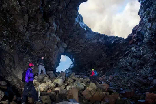 The Cave lavagrot vanuit Fljotstunga
