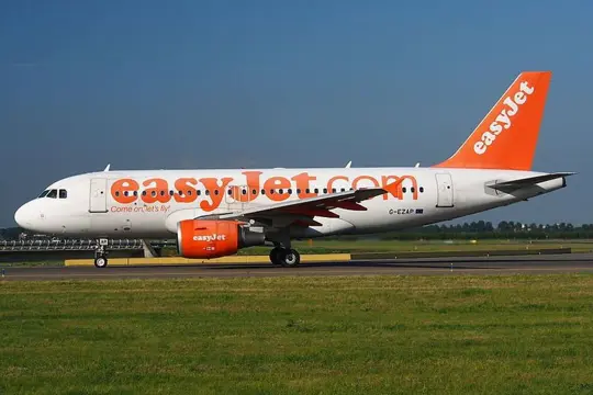 Fly Drive Belfast International Airport met Easyjet