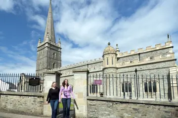 Citytrip naar Derry & Antrim Coast - Bishop`s Gate Hotel