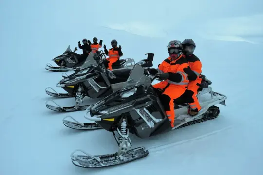 Sneeuwscootertocht vanuit Akureyri