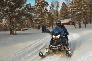 Sneeuwscootersafari 2 uur Snowhotel Kirkenes