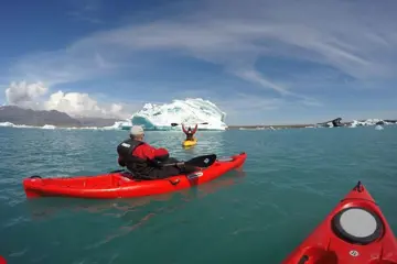 Kajakken op het Jökulsarlon ijsbergenmeer