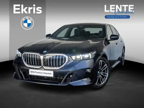 BMW 5 Serie Sedan 520i | M Sportpakket | Innovation Pack | Stuurwielrand verwarmd | Comfort Access |