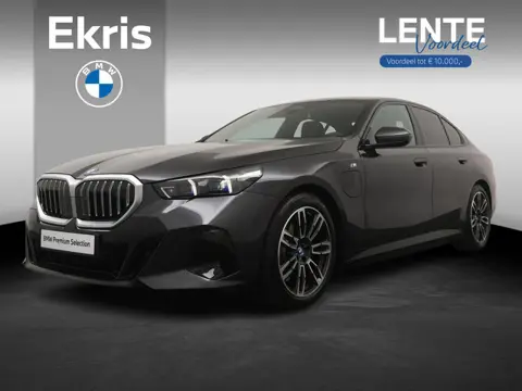 BMW 5-serie 530e M Sportpakket | Panoramadak | Trekhaak | Stoelverwarming | Lentevoordeel