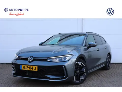 Volkswagen Passat Variant 1.5 eTSI R-Line Business DSG7 150pk | Ergo stoel | Stuurverwarming | 360 C