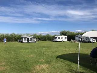 Landelijk kamperen met weids uitzicht aan de rand van Den Burg