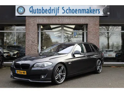 BMW 5-serie Touring 530i High Executive LEER MEMORY HUD STOELVERW. XENON CRUISE CLIMA NAVI 2XPDC 20'