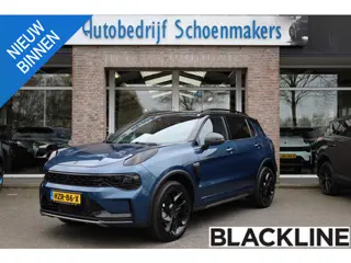 Lynk & Co 01 1.5 6.6Kwh BLACKLINE+SMOKE! STUURVERWARMING ZWARTE-HEMEL ROLHOES MY23 360-CAMERA PANO/S