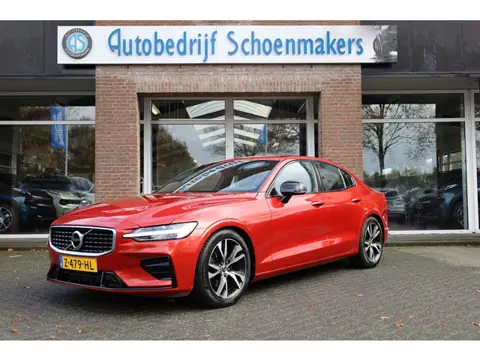 Volvo S60 2.0 T4 R-Design CAMERA LEER CARPLAY MEMORY TREKHAAK-ELEC. STOELVERW. DAB ZWARTE-HEMEL HARM