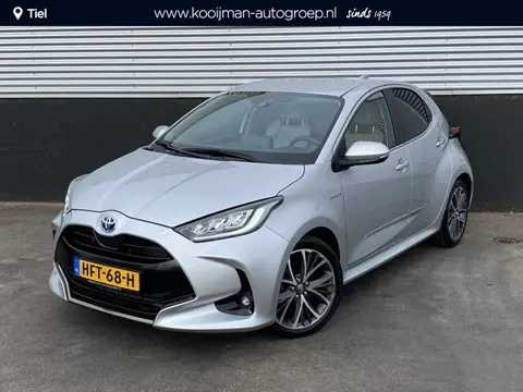Toyota Yaris 1.5 Hybrid Launch Edition Lederen bekleding, Dodehoekdetectie, HUD, navigatie Apple Car