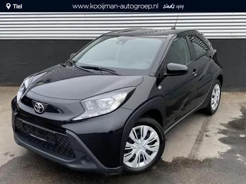 Toyota Aygo X 1.0 VVT-i MT Play Nederlandse auto, boekjes compleet, achteruitrij camera, navigatie A