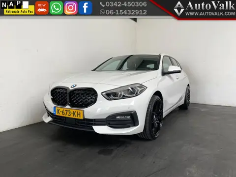 BMW 1-serie 118i Executive Edition, Trekhaak! (bj 2021)