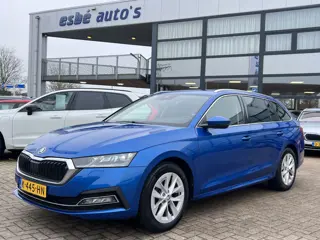 Škoda Octavia Combi 1.5 TSI 150 pk First Edition Trekhaak Navi Led Matrix Stoelverwarming Adaptieve 