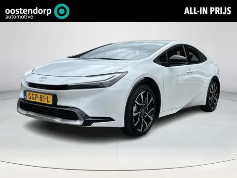 Toyota Prius 2.0 Plug-in Executive | Carplay | 19 inch LM-velgen | Dode hoek waarschuwing | Parkeers