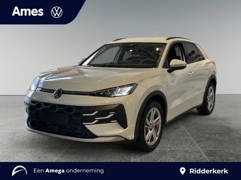 Volkswagen T-Roc Life First Edition 1.5 eTSI 116 PK | Stoelverwarming | Draadloos telefoon laden |