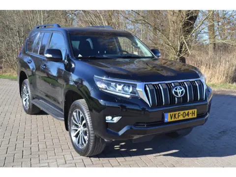 Toyota Land Cruiser 150 2.8 D-4D-F Professional Window Van