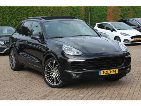 Porsche Cayenne 3.0 S E-Hybrid / Trekhaak / Panoramadak / Camera / Sportdesign + Chrono / 21'' / Luc