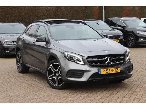 Mercedes-Benz GLA 250 4Matic WhiteArt / Panoramadak / Camera / Leder&Alcantara / Apple CarPlay / 19'