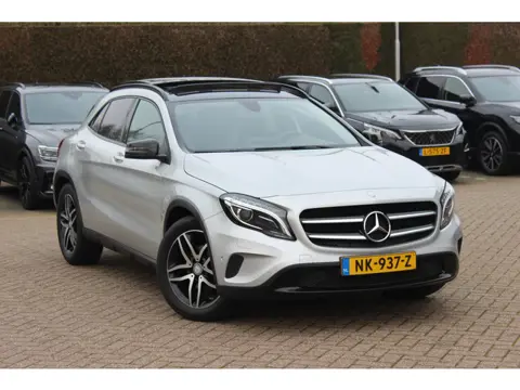 Mercedes-Benz GLA 180 Ambition / Panoramadak / Half leder / Navigatie / Urbanpakket / 18'' / Cruise 