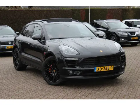 Porsche Macan 2.0 / Trekhaak / Panoramadak / Camera / Leder / Bose / 21'' / Luchtvering / Keyless / 