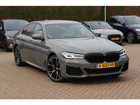 BMW 5 Serie 530e High Exe. M Sport / Camera / Head-up / Leder / 20'' / Harman Kardon / Navigatie / D