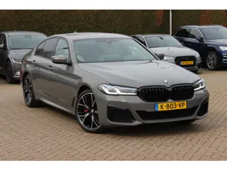 BMW 5 Serie 530e High Exe. M Sport / Camera / Head-up / Leder / 20'' / Harman Kardon / Navigatie / D