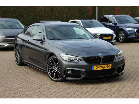 BMW 4 Serie Coupé 420i Executive M Sport / Alcantara / Spoiler / 19'' / Navigatie / Parkeerhulp acht