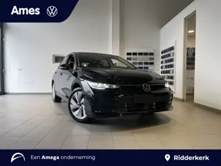 Volkswagen Golf Life Edition 1.5 eHybrid 204 PK Automaat | Sfeerverlichting | 17'' velgen |