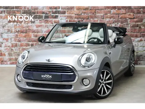 MINI Cabrio Cooper Chili Serious Business / Navigatiesysteem Professional / Leder / Achteruitrijcame