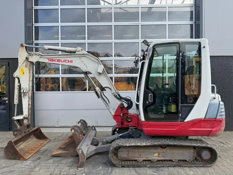 Takeuchi TB235 (bj 2015)