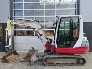 Takeuchi TB235 (bj 2015)