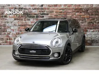 MINI Clubman Cooper Business Automaat / Navigatiesysteem / Panoramadak / Climate Control / LED / 17 