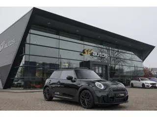 Mini Mini 2.0 Cooper S John Cooper Works JCW Panoramadak Black edition Schaalstoelen NLauto BOMVOL!!