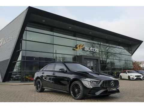 Mercedes-Benz A-klasse A250e AMG 218pk Hybrid Panoramadak *SOH 96%* Night pakket Widescreen Sfeerver