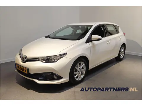 Toyota Auris 1.8 Hybrid Dynamic - Navigatie - Achteruitrijcamera - Cruise - Climate control