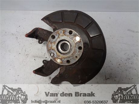 Volkwagen Golf 1.6 FSi 2003-2008 Fusee links voor