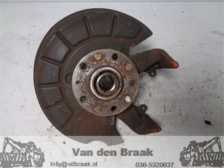 Volkwagen Golf 1.6 FSi 2003-2008 Fusee rechts voor