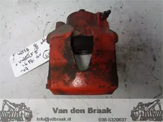 Volkwagen Golf 1.6 FSi 2003-2008 Remklauw links voor