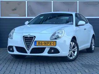 Alfa Romeo Giulietta 1.4 T Distinctive | Trekhaak | Navi | Cruise | Parkeersensor