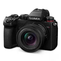 Panasonic Lumix S5D + 18-40mm f/4.5-6.3