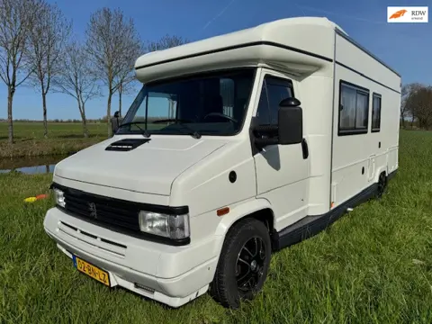 Peugeot J-5/J-9 Bustner Peugeot J5 2.5 TD (stuurbekrachtiging)